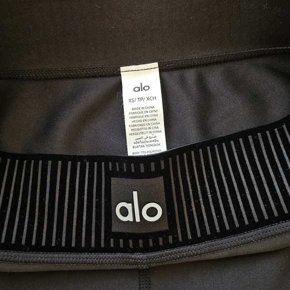 Alo Yoga Mesh Line Up Leggings - Picture 6 of 7